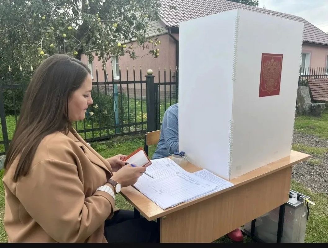 В удаленных населенных пунктах Славского округа избиратели активно голосуют В удаленных населенных пунктах Славского округа избиратели активно голосуют