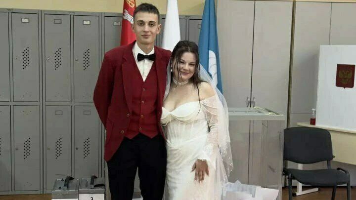 Свадьба пела и голосовала: в Калининграде молодожёны после загса отправились на выборы
