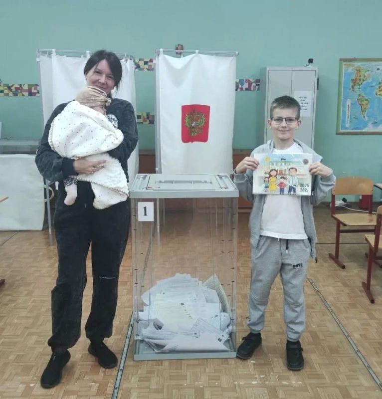 Голосование продолжается. Если вы еще не успели реализовать свое избирательное право на выборах депутатов Государственной Думы РФ, Законодательного Собрания региона и совмещенных с ними муниципальных выборах, сделать это... Голосование продолжается. Если вы еще не успели реализовать свое избирательное право на выборах депутатов Государственной Думы РФ, Законодательного Собрания региона и совмещенных с ними муниципальных выборах, сделать это...