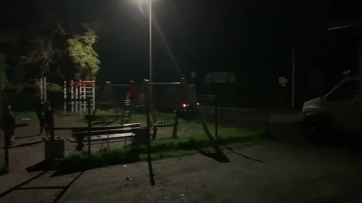 В Тишино во время голосования для детей устроили кинопоказ под открытым небом