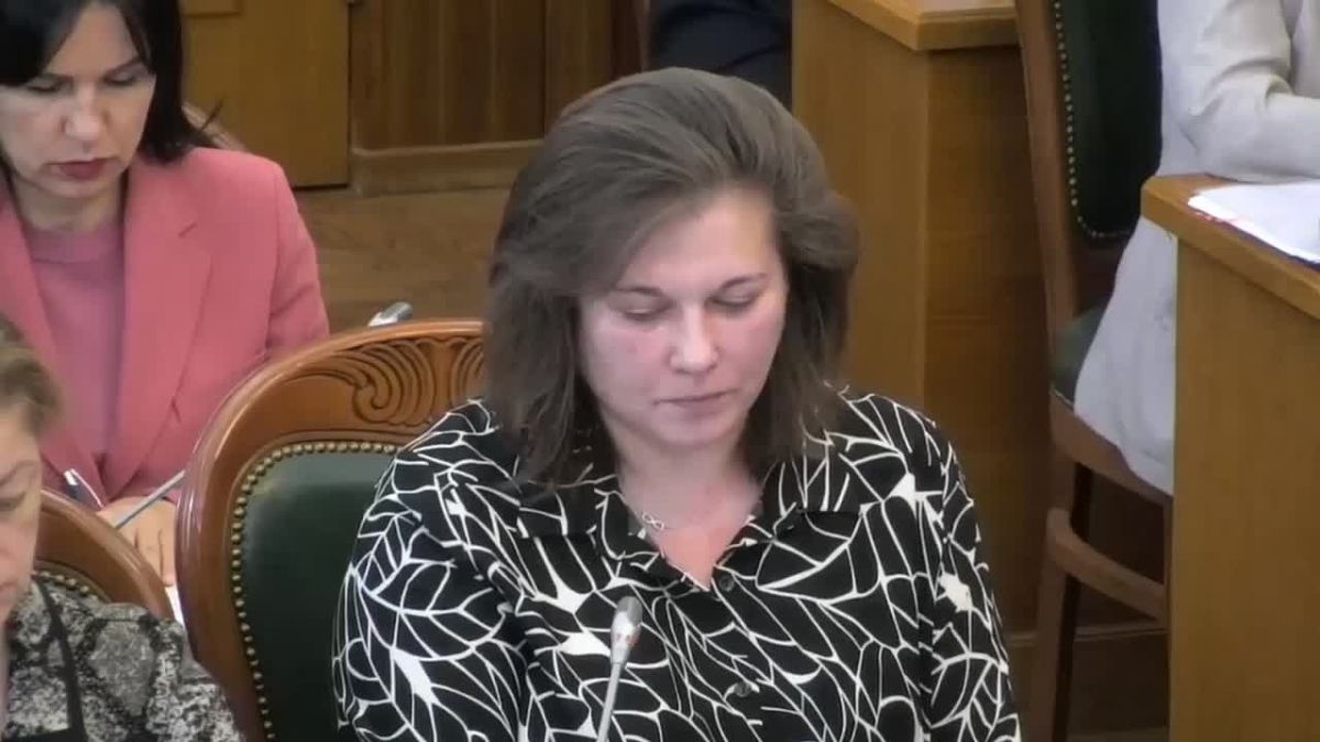 Во время оперативного совещания правительства Алексей Беспрозванных поручил разобраться с расписанием и маршрутами автобусов
