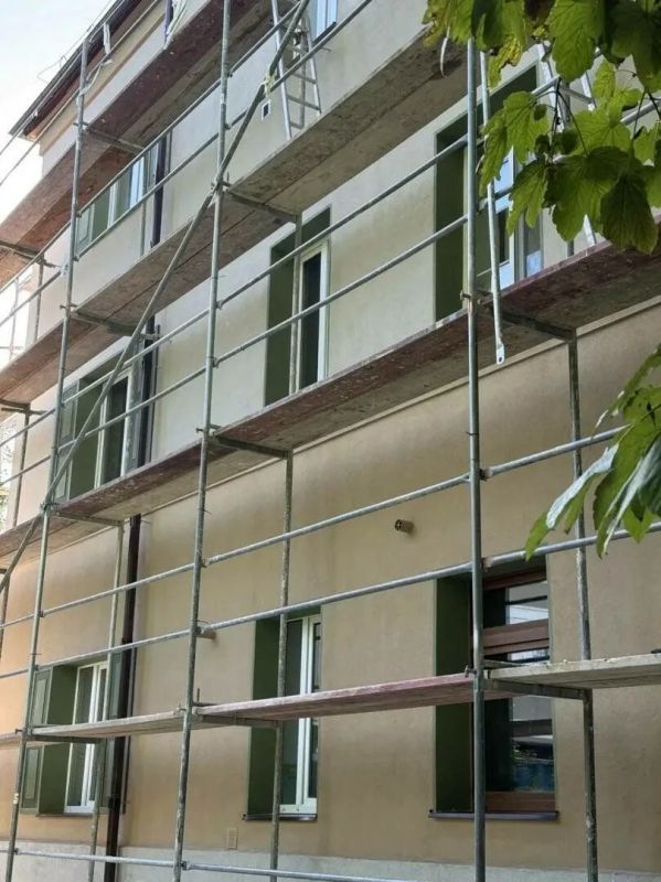 Со ставнями, в нежных тонах: на Тельмана заканчивают ремонт дома из комплекса бывшей Новой Трагхаймской кирхи Со ставнями, в нежных тонах: на Тельмана заканчивают ремонт дома из комплекса бывшей Новой Трагхаймской кирхи