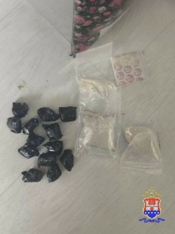 В Калининграде задержали женщину, подозреваемую в сбыте крупной партии наркотиков В Калининграде задержали женщину, подозреваемую в сбыте крупной партии наркотиков
