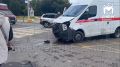 Водитель "Мерседеса" заметил скорую только когда она в него врезалась
