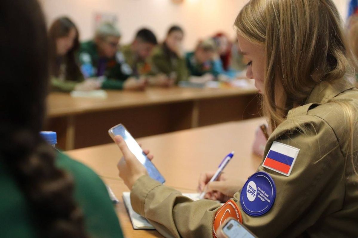 ТОПовые новости. С 24 по 26 сентября в Уфе прошёл Всероссийский слёт трудовых отрядов подростков «Труд в ТОПе!» Он собрал более 350 участников из 60 регионов России ТОПовые новости. С 24 по 26 сентября в Уфе прошёл Всероссийский слёт трудовых отрядов подростков «Труд в ТОПе!» Он собрал более 350 участников из 60 регионов России