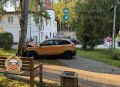 В Светлогорске автомобиль на полном ходу протаранил людный сквер