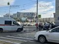 На площади Победы столкнулись легковушка и скорая