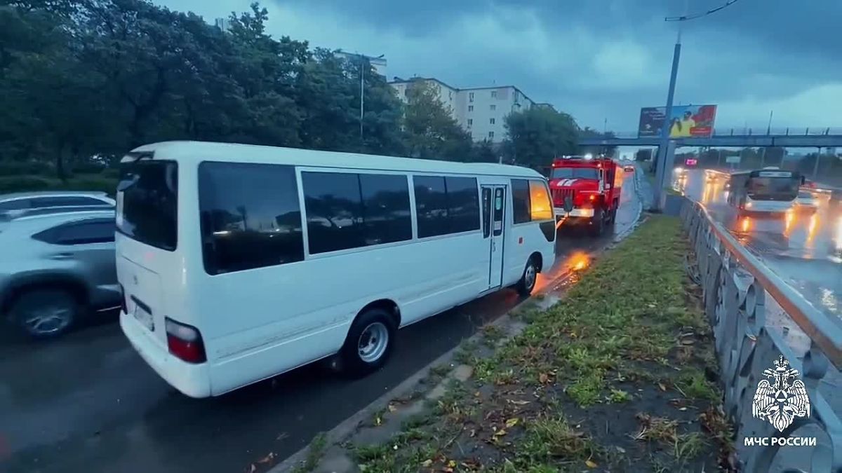 Пока в Калининграде тёплая осень, Владивосток поплыл после сильных дождей