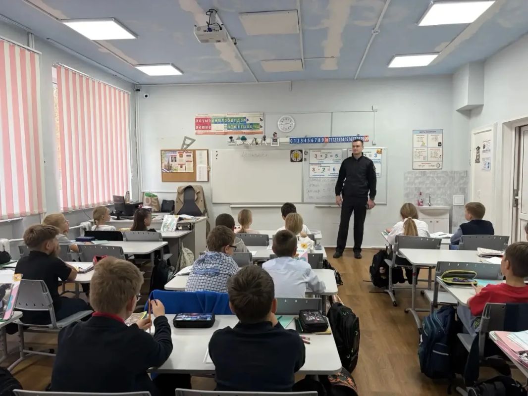 Важная встреча в школе п. Южный: безопасность на дорогах — прежде всего! Важная встреча в школе п. Южный: безопасность на дорогах — прежде всего!