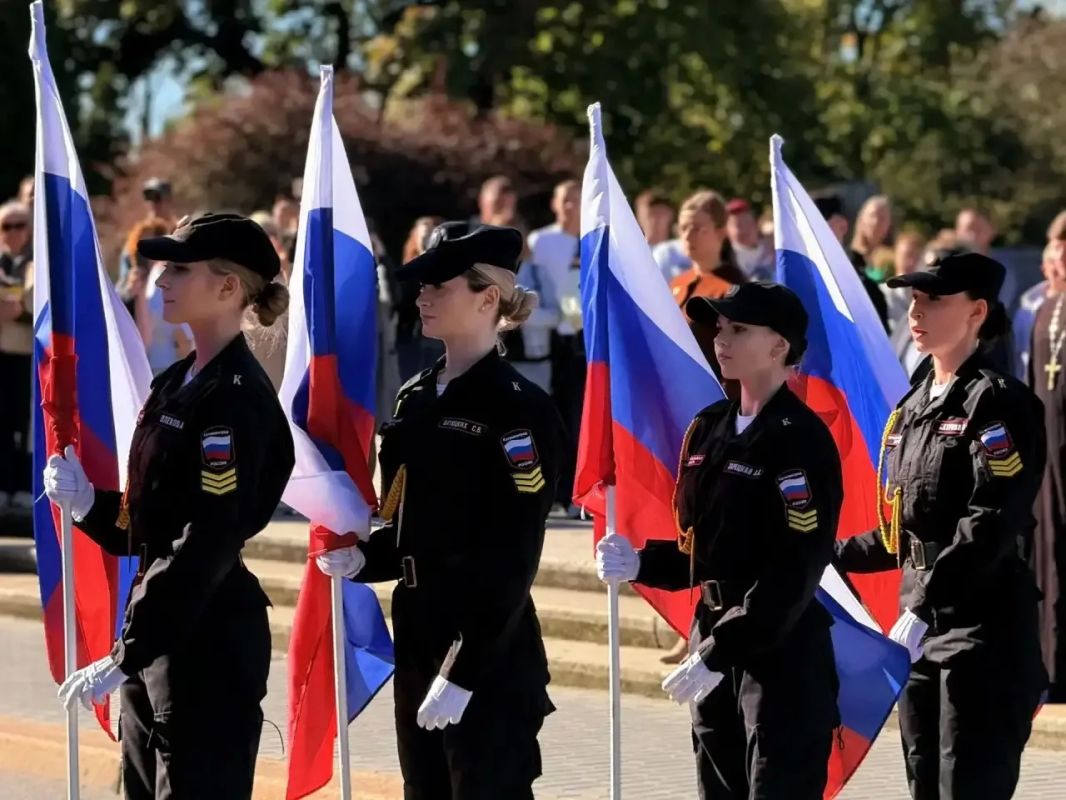 Полицейские приняли участие в торжественной церемонии принятия присяги юными калининградцами Полицейские приняли участие в торжественной церемонии принятия присяги юными калининградцами