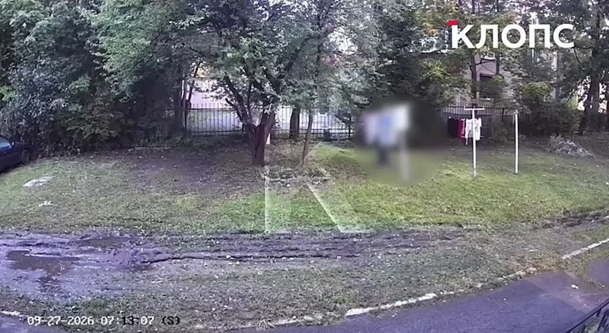Неизвестный мужчина уже несколько недель досаждает жильцам дома на Огарёва, таская нижнее бельё с уличных сушилок
