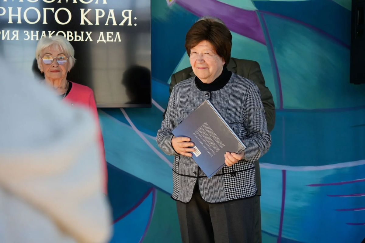 В Калининграде представили книгу об истории комсомола Янтарного края В Калининграде представили книгу об истории комсомола Янтарного края