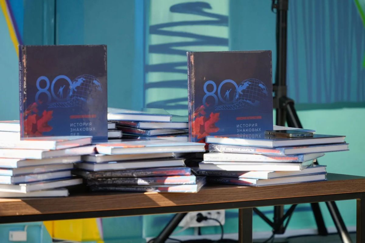 В Калининграде представили книгу об истории комсомола Янтарного края В Калининграде представили книгу об истории комсомола Янтарного края