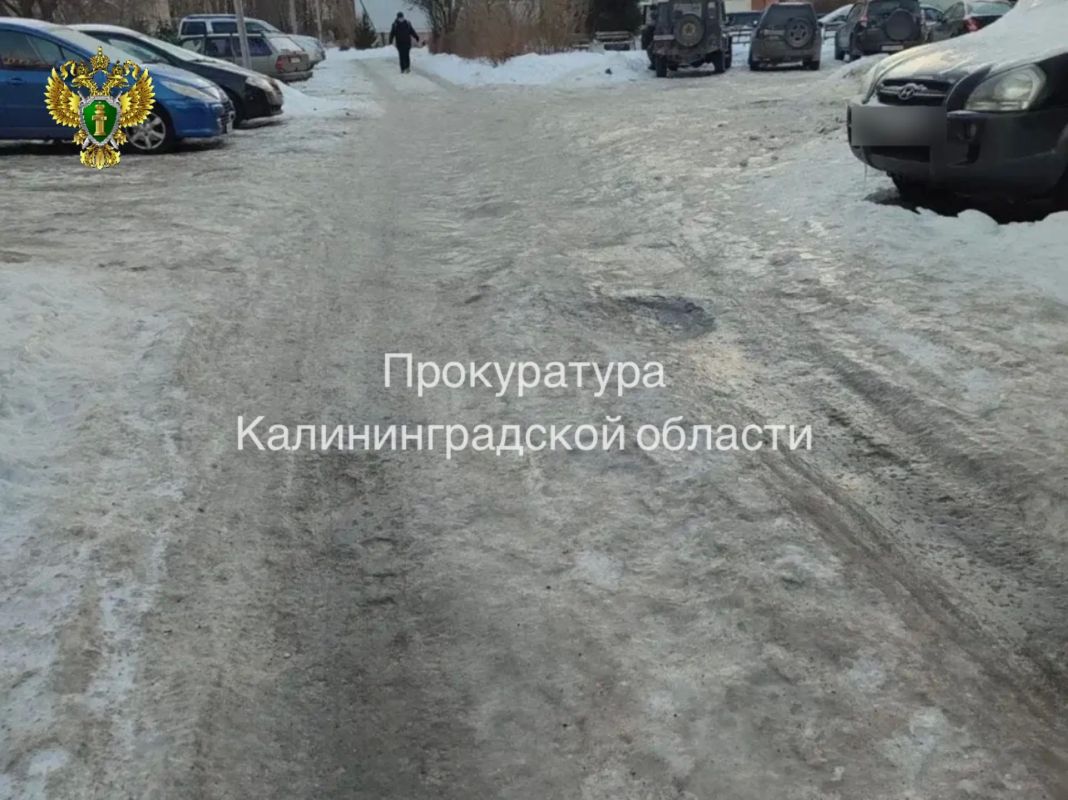 По иску Светлогорского межрайонного прокурора взыскана компенсация морального вреда в пользу ребенка, пострадавшего в результате падения на придомовой территории