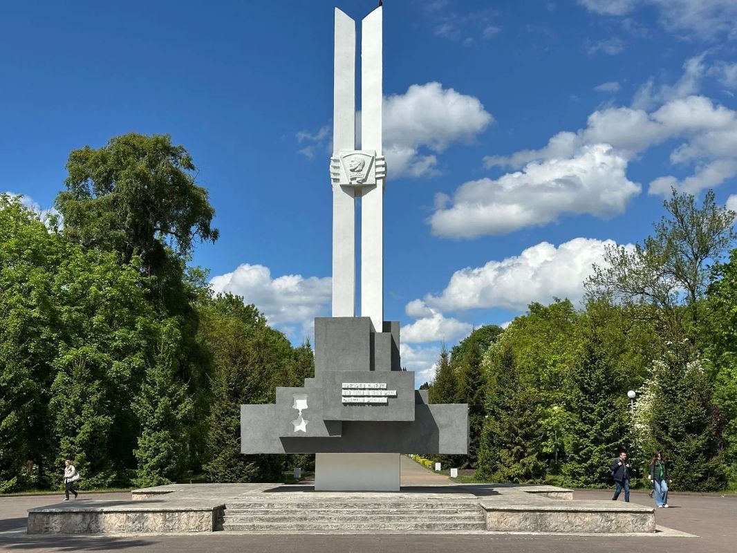 В Калининграде представили книгу об истории комсомола Янтарного края В Калининграде представили книгу об истории комсомола Янтарного края