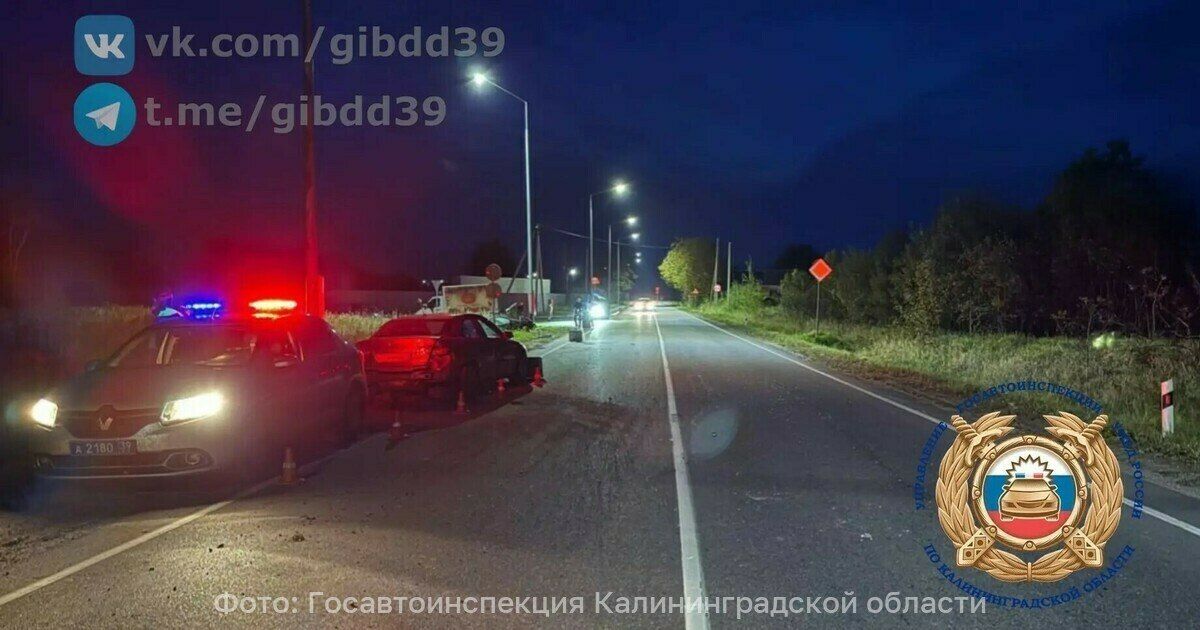 В Полесском районе koda выехала на встречку, столкнулась с Mazda и отлетела в фонарный столб