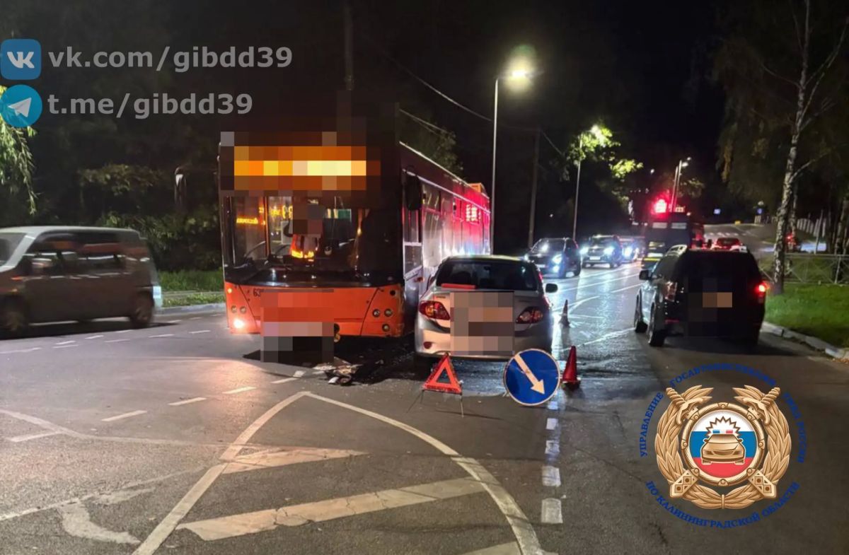 По предварительным данным, 05.10.2026 около 19:00 в г. Калининграде на ул. Судостроительной в районе д.161, водитель 1990 г.р., управляя автомобилем «Тойота», при повороте не уступила дорогу автобусу «МАЗ» под управлением...