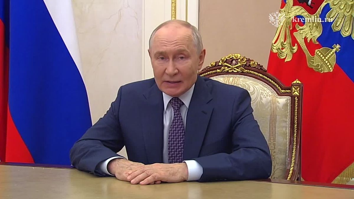 Владимир Путин поздравляет с Днём учителя
