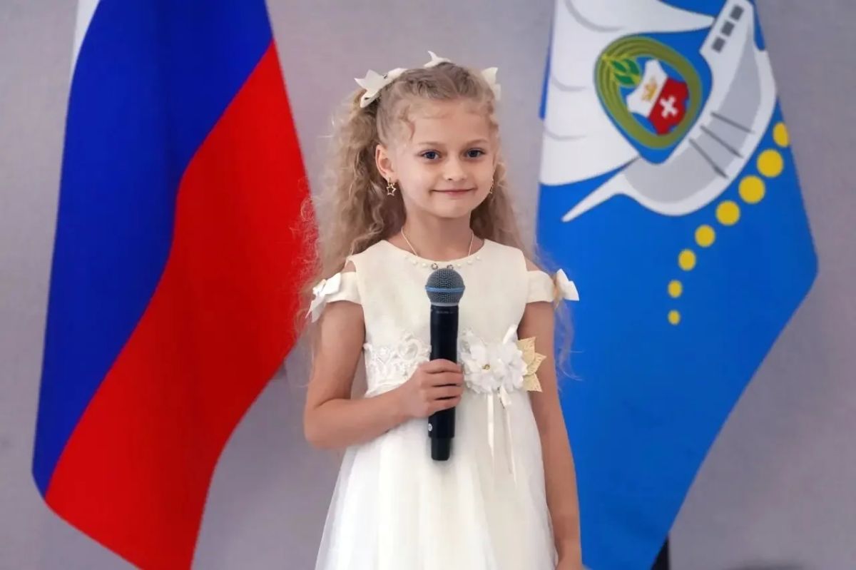 Елена Дятлова: Сегодня вместе с губернатором Калининградской области Алексеем Сергеевичем Беспрозванных поздравили педагогов с Днём учителя — тех, кто растит и просвещает, помогает детям найти себя Елена Дятлова: Сегодня вместе с губернатором Калининградской области Алексеем Сергеевичем Беспрозванных поздравили педагогов с Днём учителя — тех, кто растит и просвещает, помогает детям найти себя