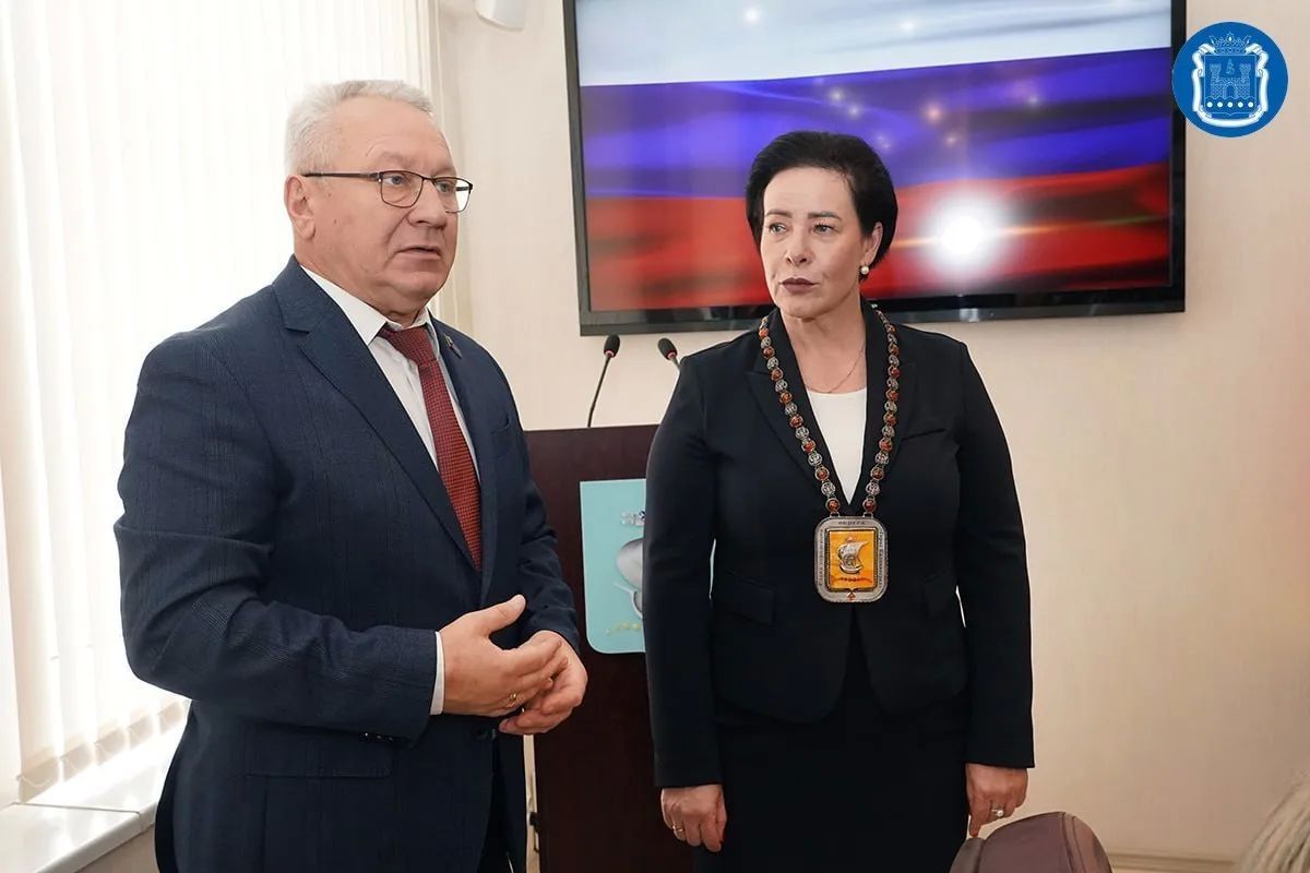 Губернатор Алексей Беспрозванных принял участие в первом заседании городского Совета депутатов Калининграда восьмого созыва Губернатор Алексей Беспрозванных принял участие в первом заседании городского Совета депутатов Калининграда восьмого созыва