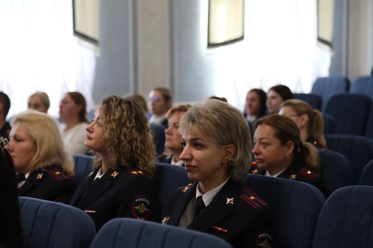 В Калининграде с профессиональным праздником поздравили сотрудников и ветеранов службы штабных подразделений регионального УМВД В Калининграде с профессиональным праздником поздравили сотрудников и ветеранов службы штабных подразделений регионального УМВД