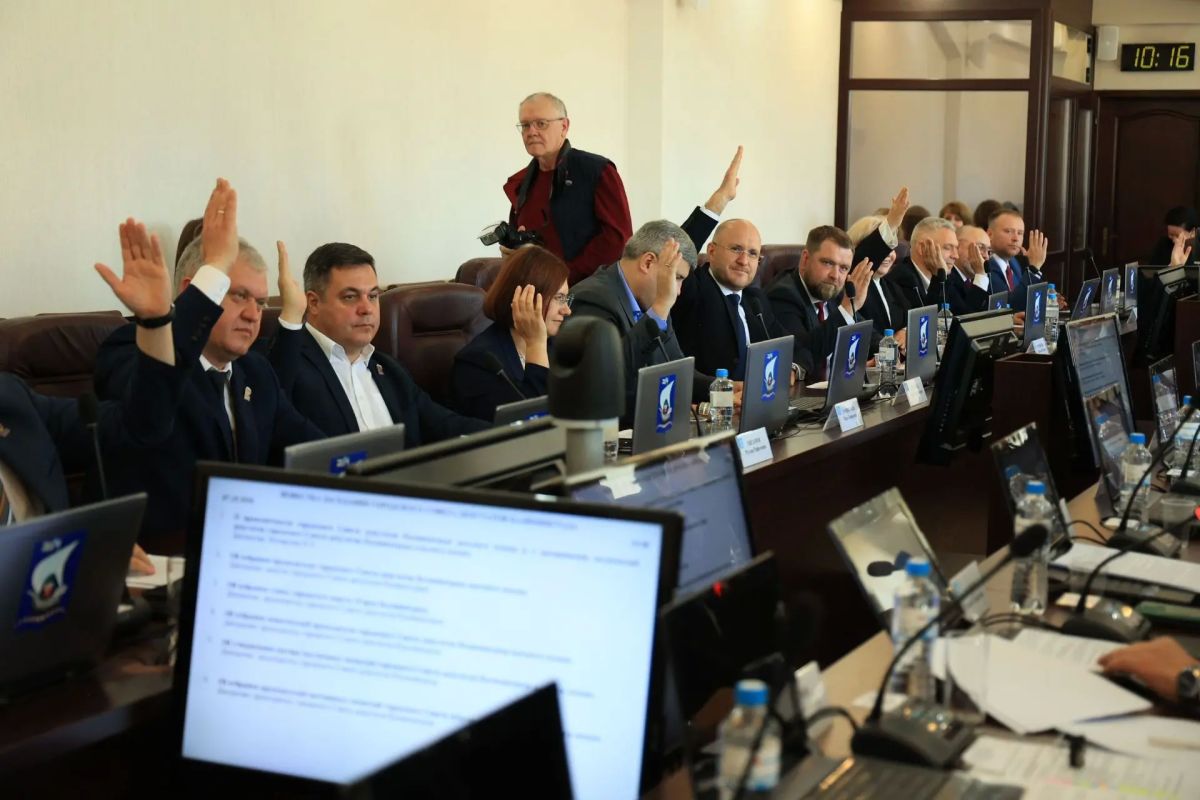 Председатель Избирательной комиссии Калининградской области открыла первое заседание городского Совета депутатов Калининграда и выступила с докладом о правомочности Совета депутатов Калининграда восьмого созыва и о... Председатель Избирательной комиссии Калининградской области открыла первое заседание городского Совета депутатов Калининграда и выступила с докладом о правомочности Совета депутатов Калининграда восьмого созыва и о...