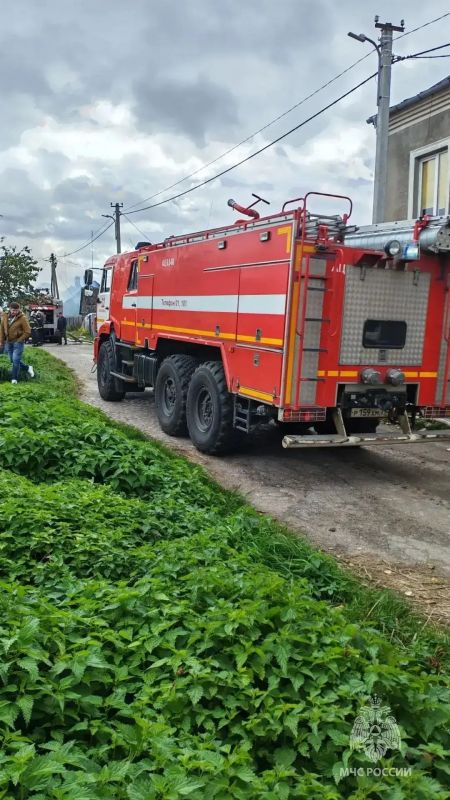 В Нестеровском округе 13 огнеборцев тушили дом довоенной постройки