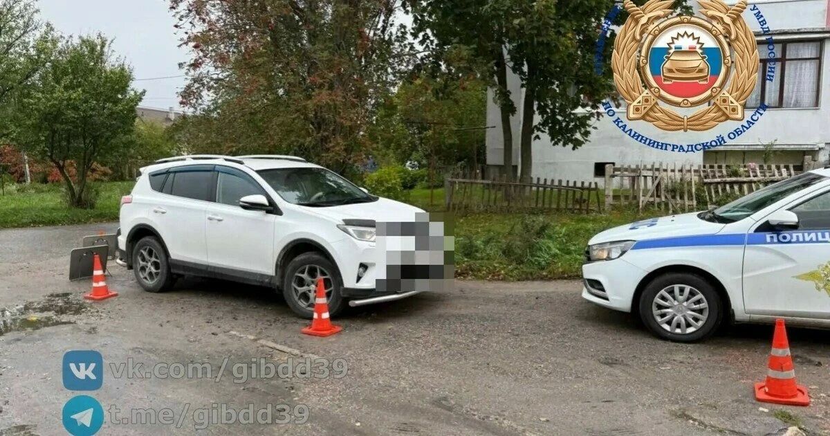 В Родниках машина сдавала назад и сбила пенсионера