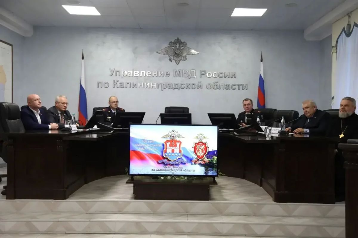 В УМВД России по Калининградской области вручены награды сотрудникам кадровой службы