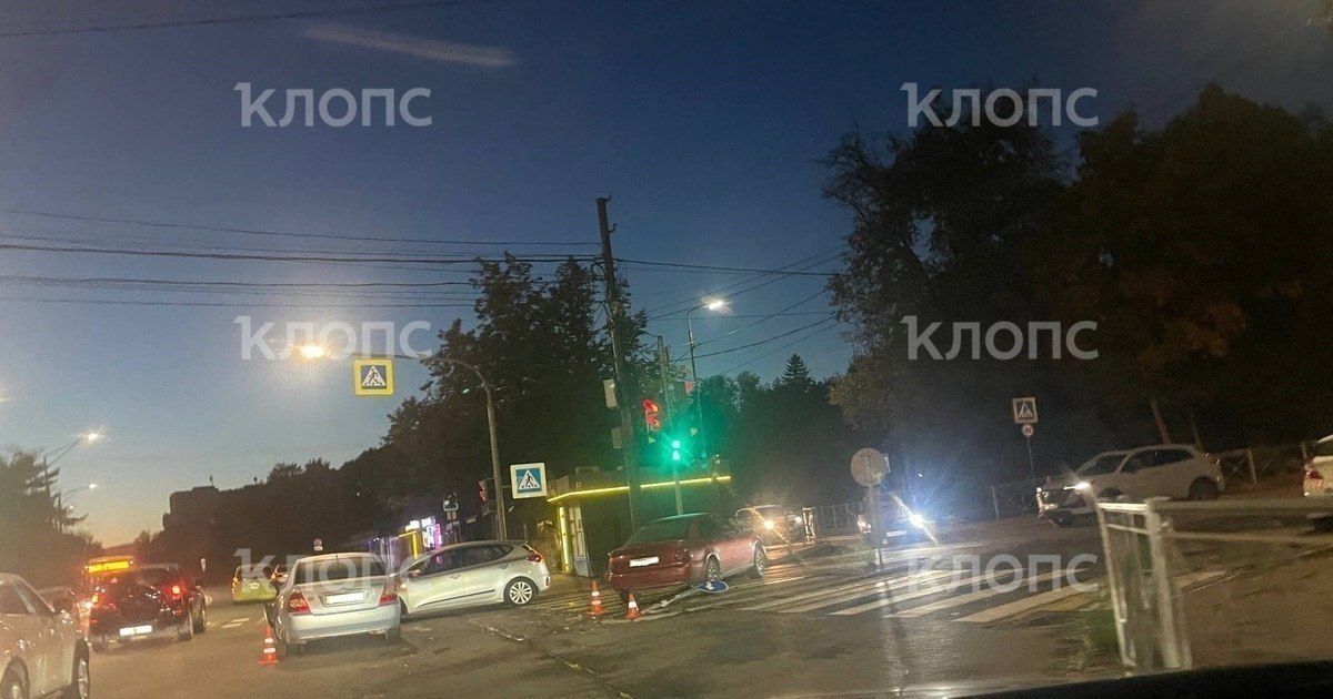 6 аварий и массовый завал: Калининград во вторник вечером встал в 8-балльных пробках