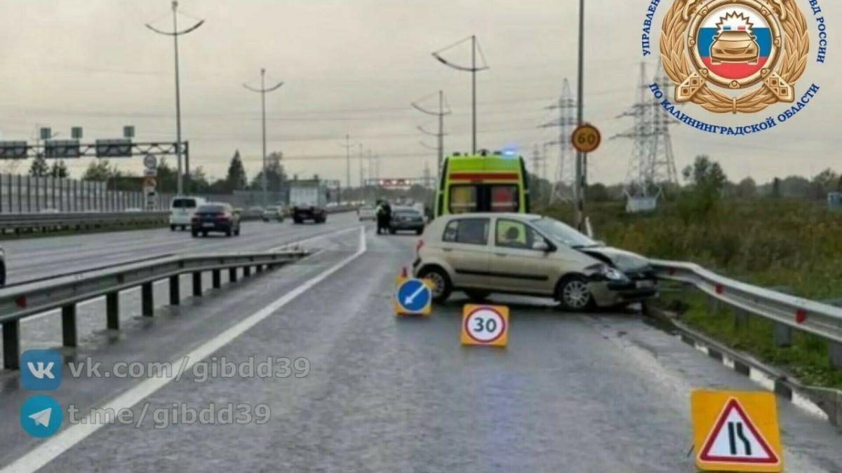 На Северном обходе Калининграда столкнулись Volkswagen и Hyundai, в аварии пострадал один человек