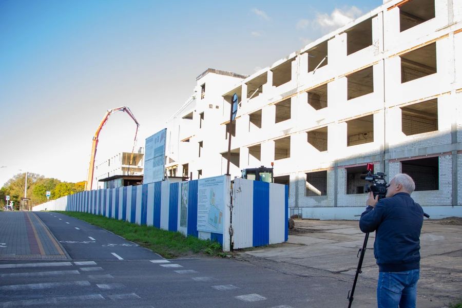 Власти проверили, как идёт строительство самой большой школы в Калининградской области Власти проверили, как идёт строительство самой большой школы в Калининградской области