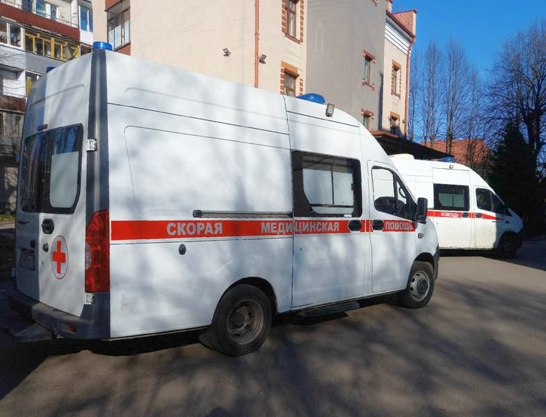 В Калининграде скорую на вызове упрекнули в следах на белом ковре