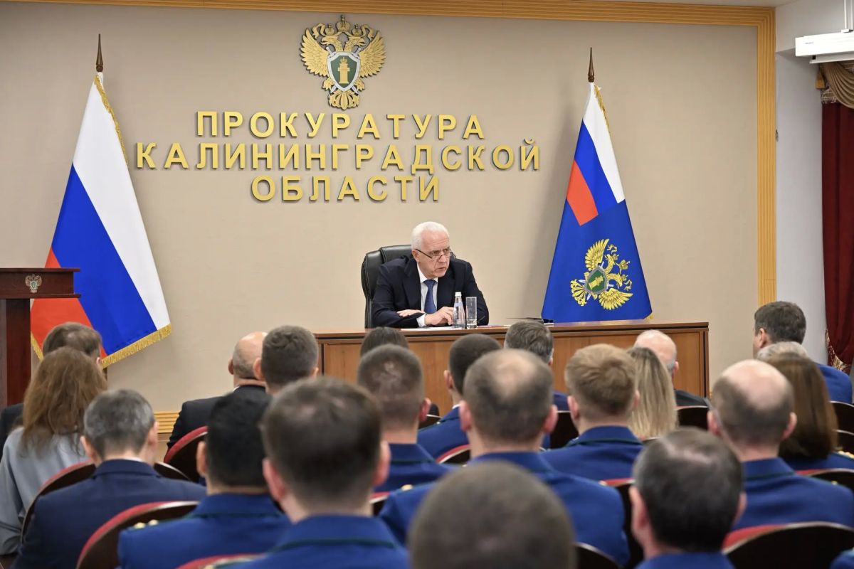 Генпрокурор России встретился с коллективом прокуратуры Калининградской области и поставил подчиненным конкретные задачи по надзорному сопровождению реализации национальных проектов, в сфере лекарственного обеспечения... Генпрокурор России встретился с коллективом прокуратуры Калининградской области и поставил подчиненным конкретные задачи по надзорному сопровождению реализации национальных проектов, в сфере лекарственного обеспечения...