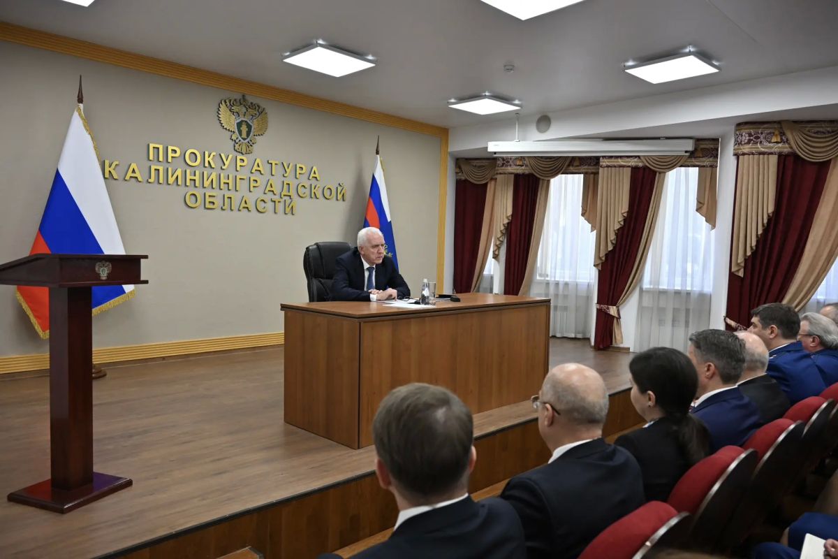 Генпрокурор России встретился с коллективом прокуратуры Калининградской области и поставил подчиненным конкретные задачи по надзорному сопровождению реализации национальных проектов, в сфере лекарственного обеспечения... Генпрокурор России встретился с коллективом прокуратуры Калининградской области и поставил подчиненным конкретные задачи по надзорному сопровождению реализации национальных проектов, в сфере лекарственного обеспечения...