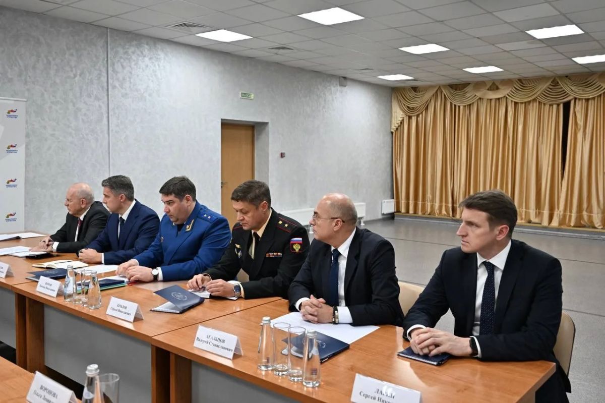 Алексей Беспрозванных: Сегодня Калининградскую область с рабочим визитом посетил Генеральный прокурор России Александр Гуцан Алексей Беспрозванных: Сегодня Калининградскую область с рабочим визитом посетил Генеральный прокурор России Александр Гуцан