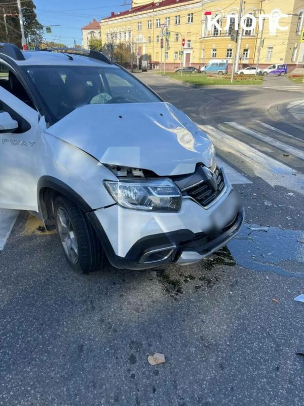 На перекрёстке у здания правительства столкнулись два авто, скорую пострадавшему вызвал водитель министра