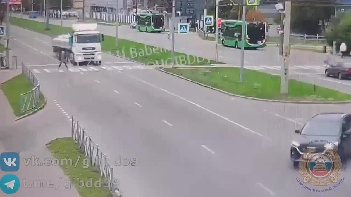 В Калининграде КАМАЗ сбил пешехода на Московском проспекте