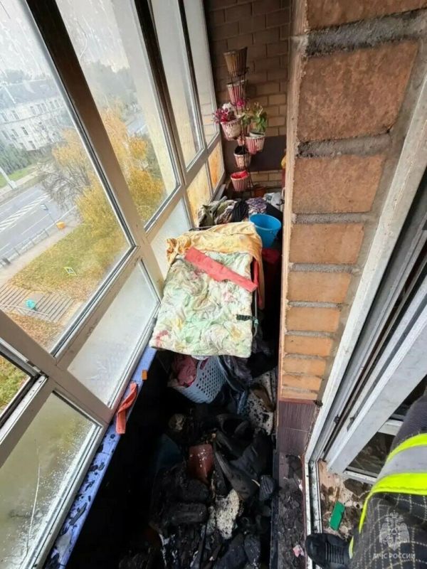 Из квартиры на Суворова, где утром был пожар, эвакуировали двух человек Из квартиры на Суворова, где утром был пожар, эвакуировали двух человек