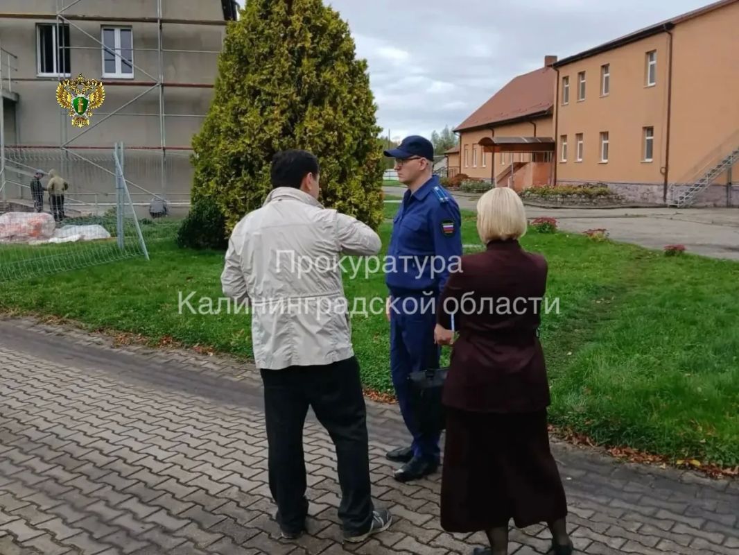 На контроле прокуратуры находится ход выполнения капитального ремонта социального учреждения в Славском районе