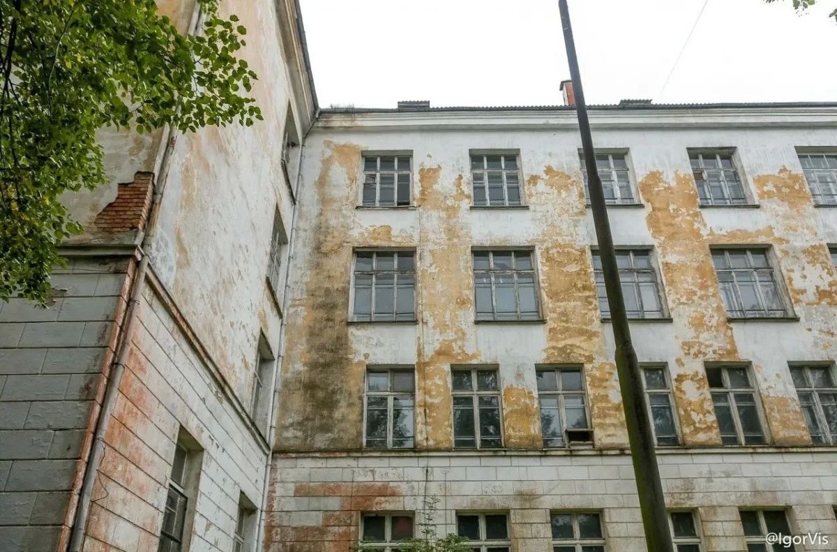 По искам прокурора города суд обязал агентство по имуществу Калининградской области и администрацию Советского городского округа восстановить поврежденные участки ограждений зданий на улицах Ломоносова и Гастелло По искам прокурора города суд обязал агентство по имуществу Калининградской области и администрацию Советского городского округа восстановить поврежденные участки ограждений зданий на улицах Ломоносова и Гастелло