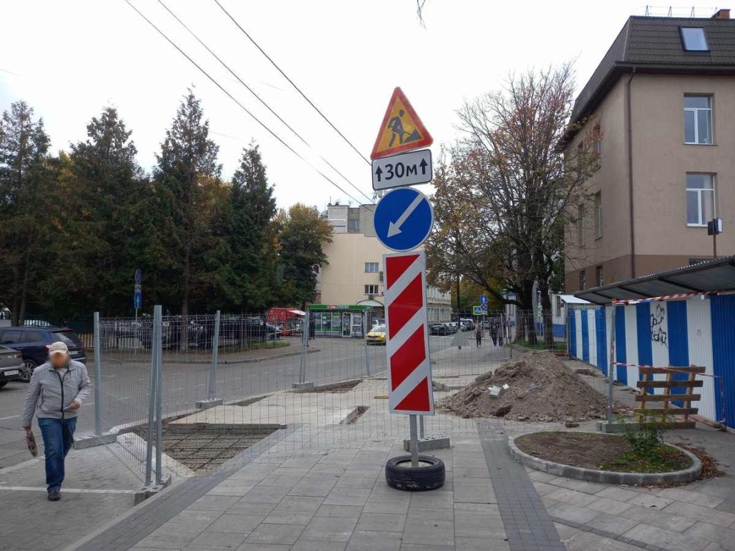 В Калининграде пешеходов выталкивают на проезжую часть?