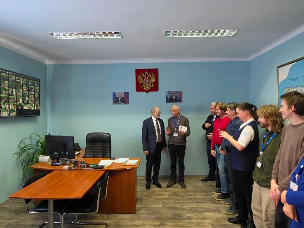 В преддверии профессионального праздника, который отмечается в последнее воскресенье октября, заместитель председателя правительства Калининградской области — министр развития инфраструктуры Александр Рольбинов от имени... В преддверии профессионального праздника, который отмечается в последнее воскресенье октября, заместитель председателя правительства Калининградской области — министр развития инфраструктуры Александр Рольбинов от имени...