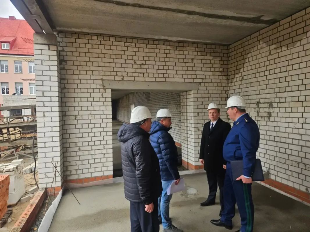 В ходе выезда в Гусев прокурор области проверил ход реконструкции МОУ «СОШ №1 им. С.И Гусева» и капитального ремонта МАДОУ «Детский сад №5» В ходе выезда в Гусев прокурор области проверил ход реконструкции МОУ «СОШ №1 им. С.И Гусева» и капитального ремонта МАДОУ «Детский сад №5»