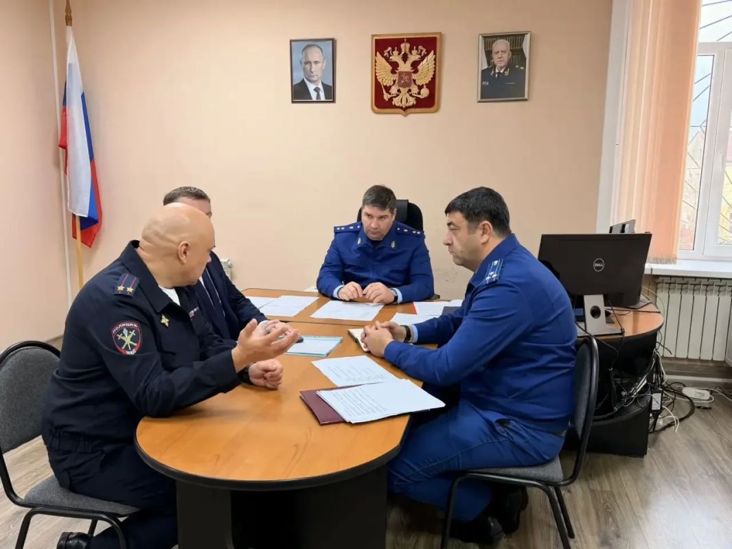 Прокурор области Максим Попов представил назначенного Гусевского городского прокурора и провел личный прием граждан Прокурор области Максим Попов представил назначенного Гусевского городского прокурора и провел личный прием граждан
