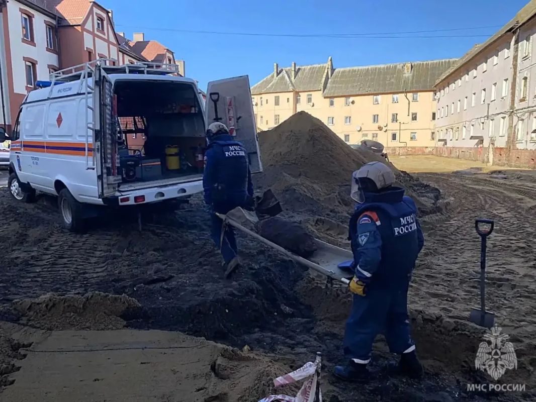 В Балтийске пиротехники МЧС России обезвредили 100-килограммовую авиабомбу времён Великой Отечественной войны В Балтийске пиротехники МЧС России обезвредили 100-килограммовую авиабомбу времён Великой Отечественной войны