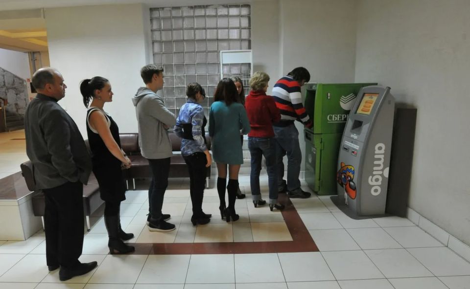 Безналичные платежи под угрозой: какие изменения ждут россиян?