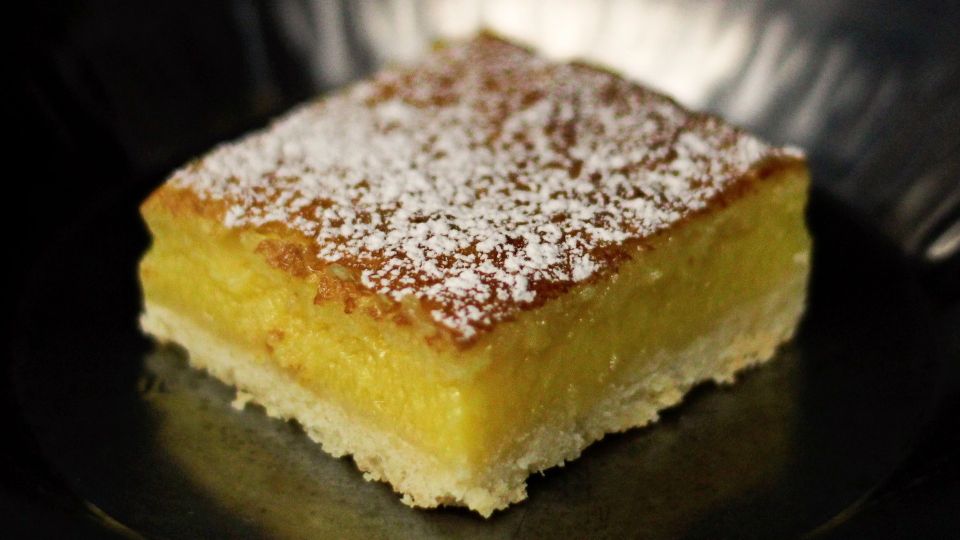 Старое печенье больше не нужно выбрасывать в мусор: из него получится нежный десерт