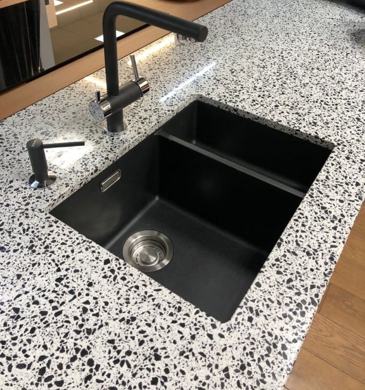 Как избавиться от белых разводов на черной мойке из камня: советы и секреты