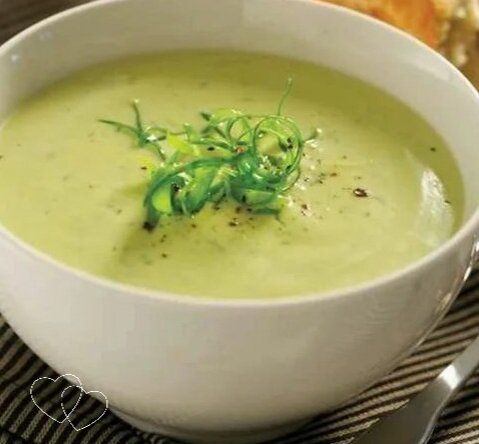 Легкий весенний суп-пюре из цветной капусты и сельдерея